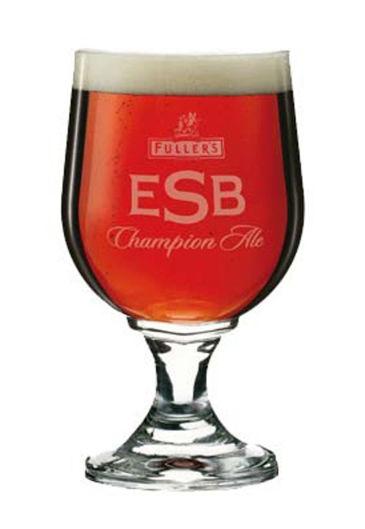 Fuller's ESB natočené ve sklenici s pěnou